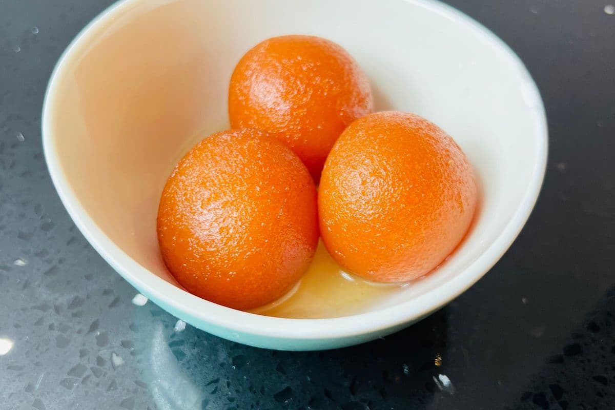 Gulab Jamun (3 pcs)