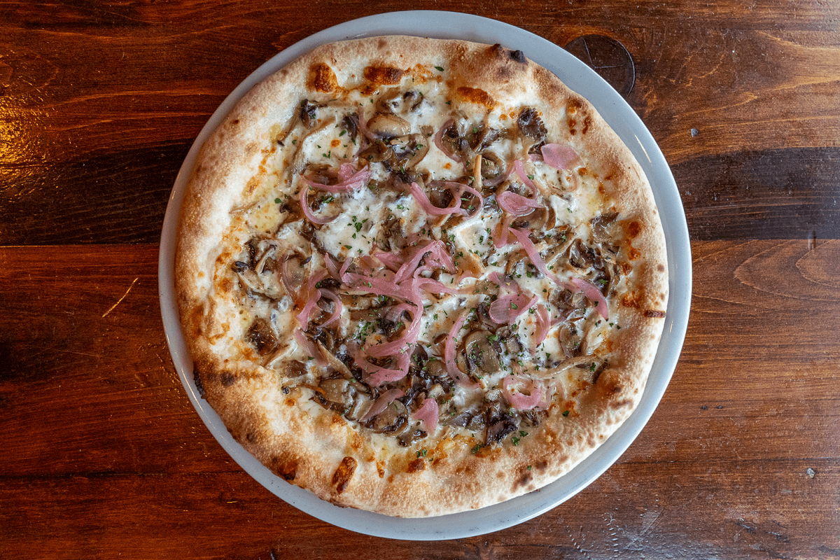 Funghi e Cipolla Caramellata Pizza