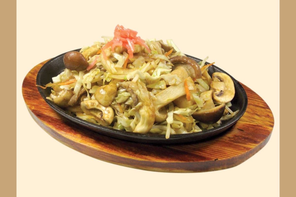 Pan Fried Mixed Vegetables with Assorted Mushroom 野菇炒雜菜