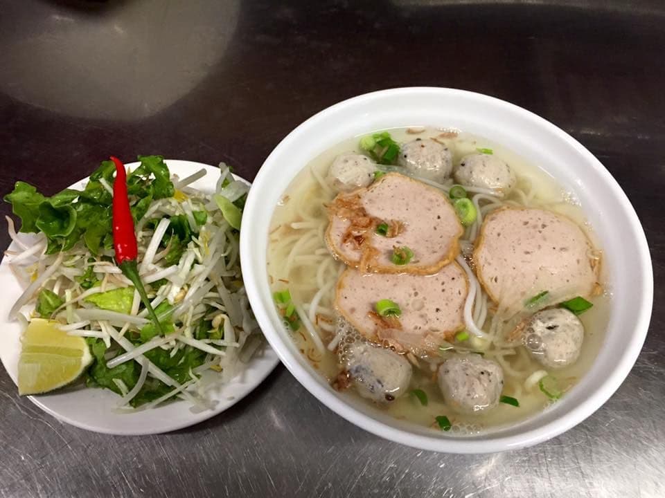202. Black Mushroom Pork Meatball and Pork Meatball with Cinnamon Sausage Vermicelli Soup