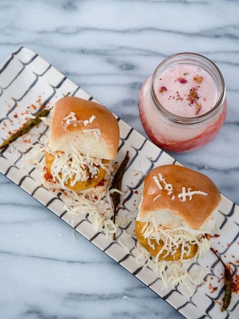 GARLIC CHEESE VADA PAO