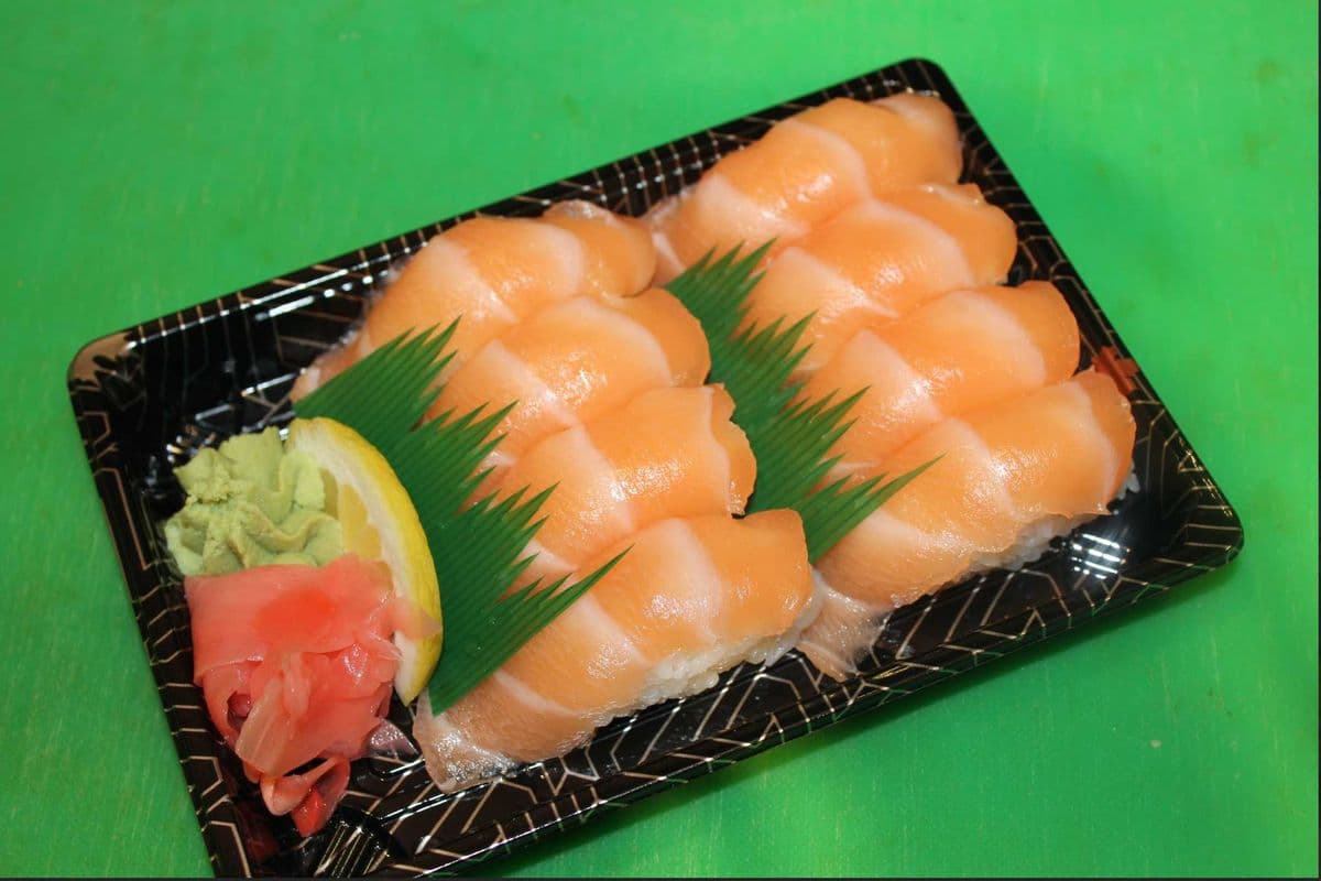 Salmon Sushi 8pcs