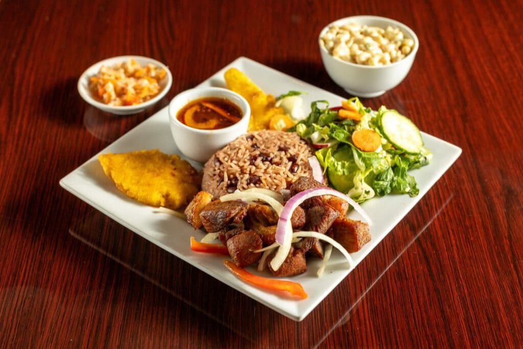 Griot (porc en cubes grillés)