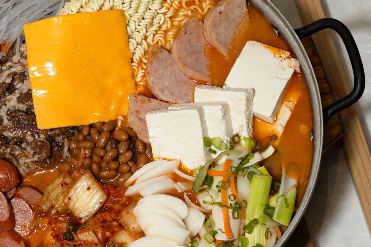 H2. Bu Dae Jeegae (부대찌개)