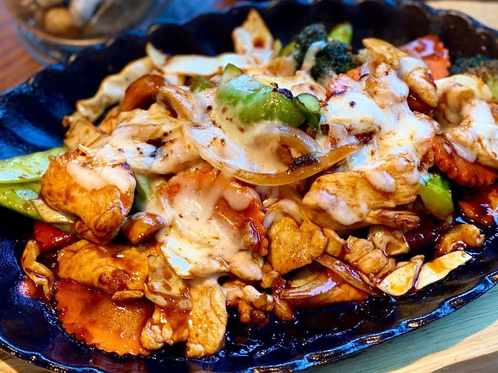 Spicy chicken with cheese on top (spicy)
