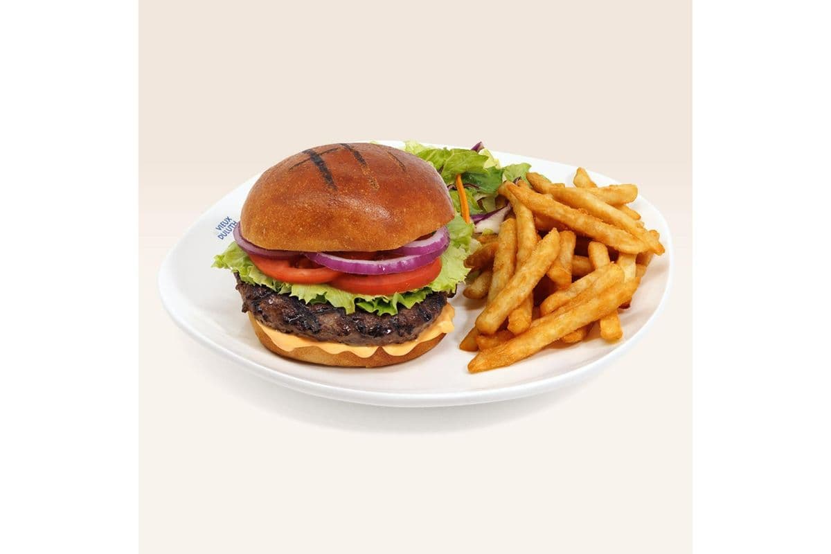 Burger au boeuf avec frites / Beef Burger with Fries