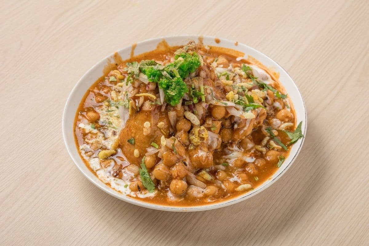 Samosa with Chana (Plate)