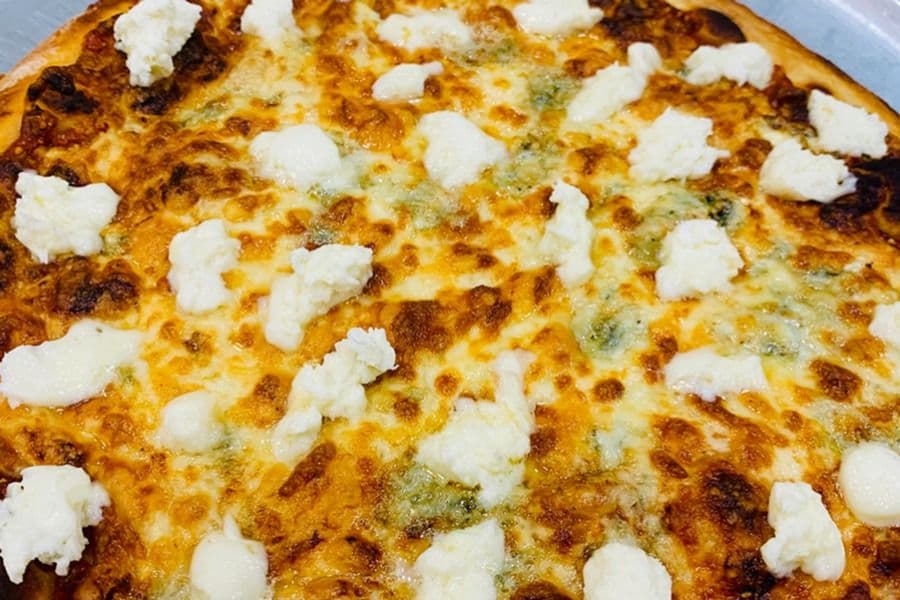 Quattro Formaggi Pizza