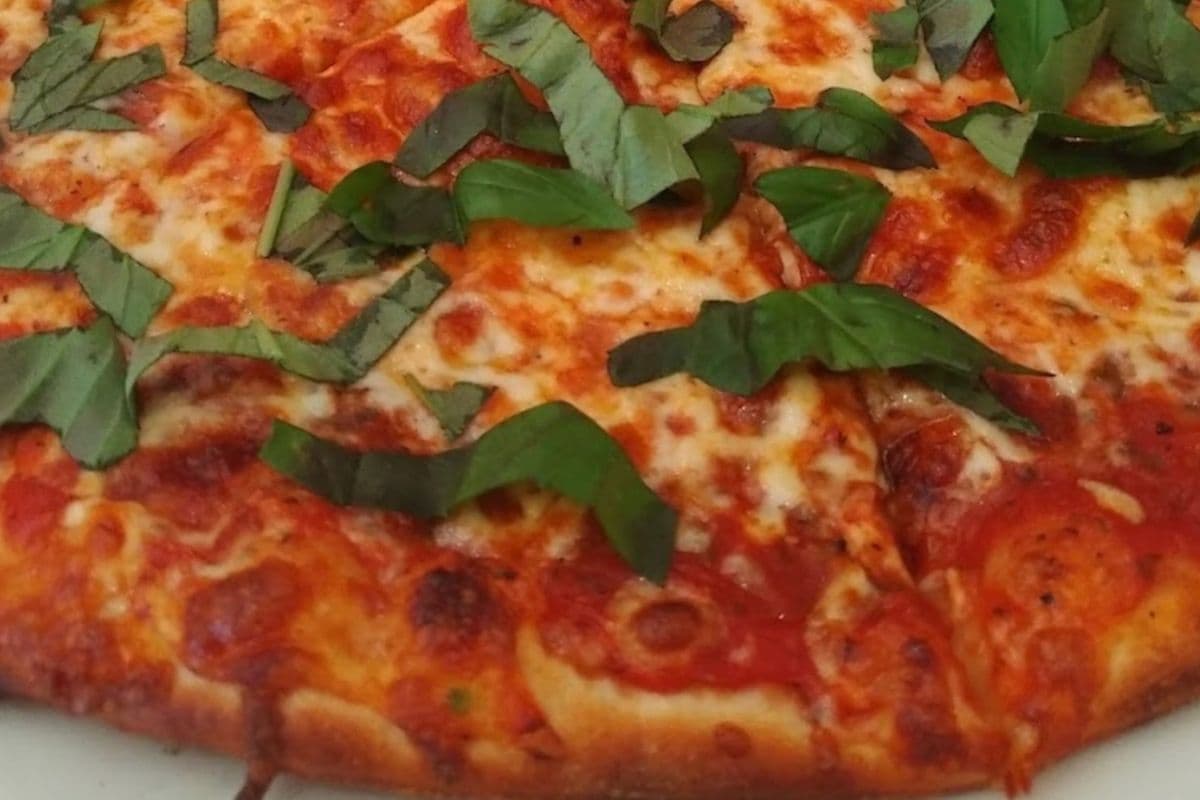 16. 18" Extra Large Margherita with Fresh Basil Pizza