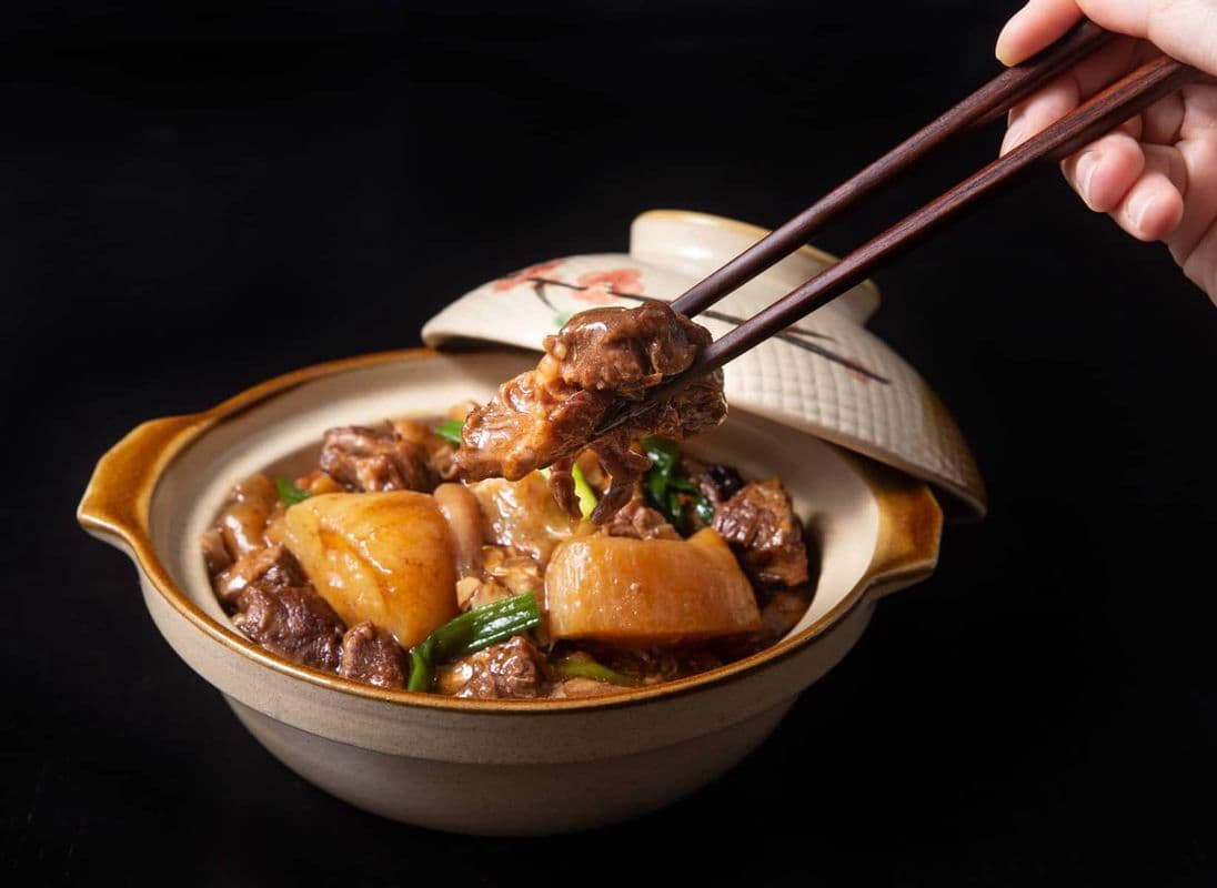 Beef Brisket with Radish Hot Pot / 蘿蔔牛坑腩煲