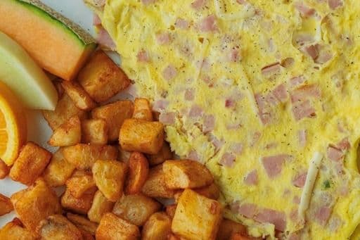 Omelette jambon et fromage Suisse / Ham and Swiss Cheese Omelette