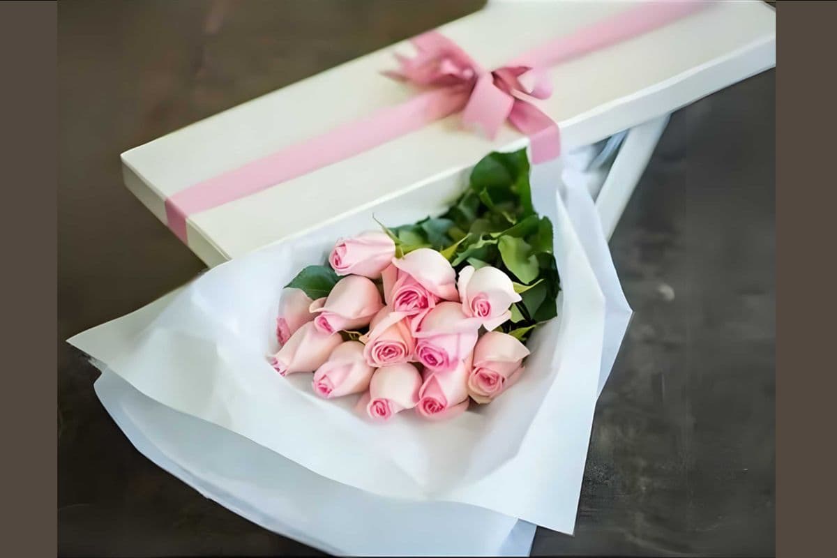 Long Stem Pink Roses in a Box