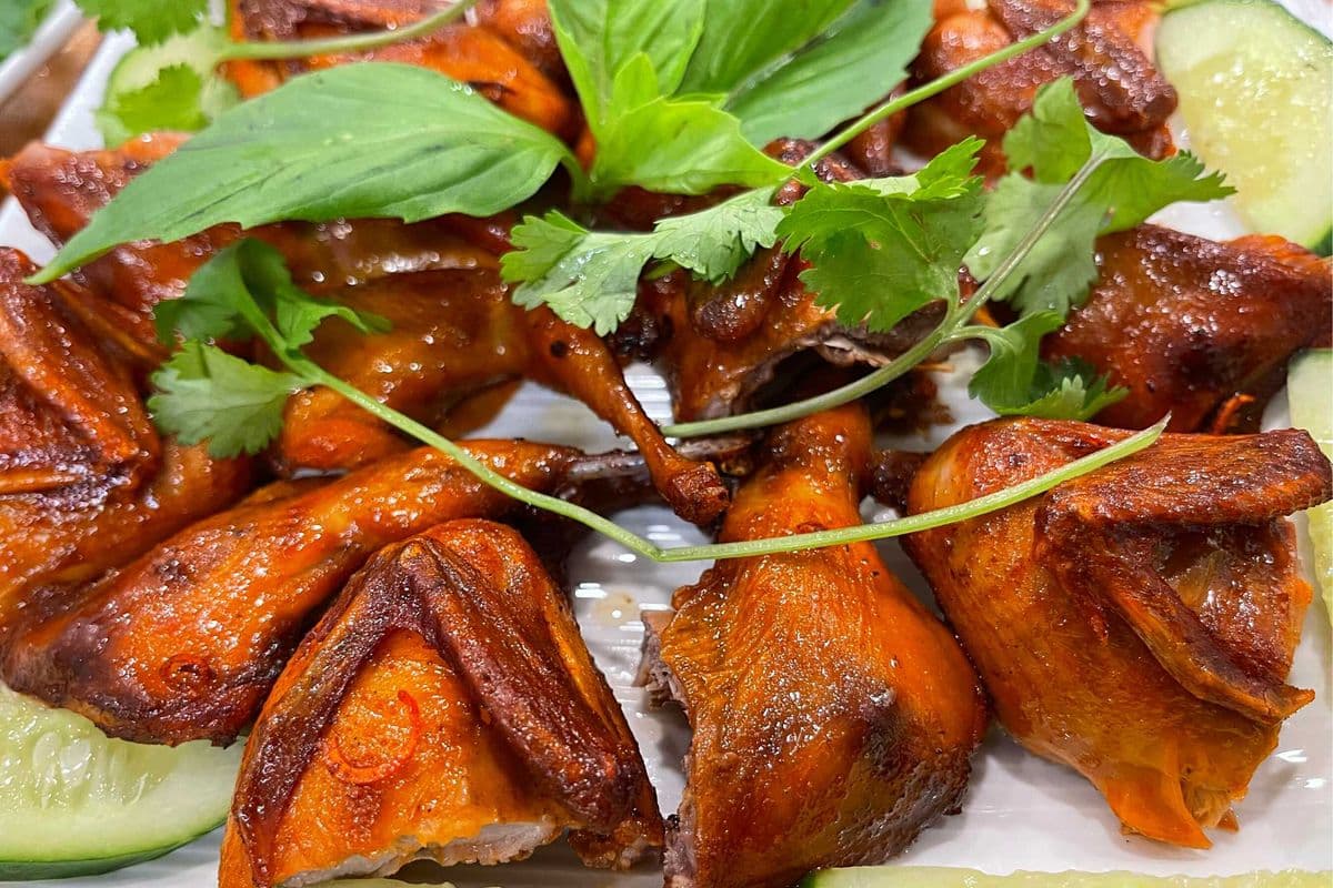 20. 2 Chim Cút Quay (Two Crispy Fried Butter Quails )