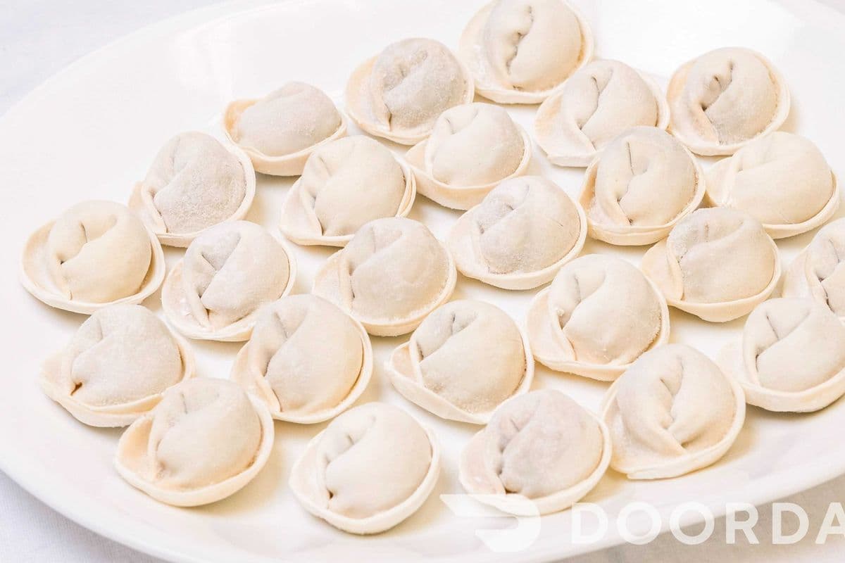 M2. Corn with Cabbage and Pork Dumplings 粟米高麗菜豬肉 (25 pcs) Thin (25pcs)
