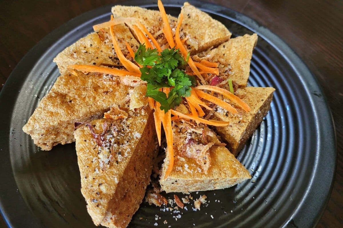 3. Tofu and Dip (8 pcs)