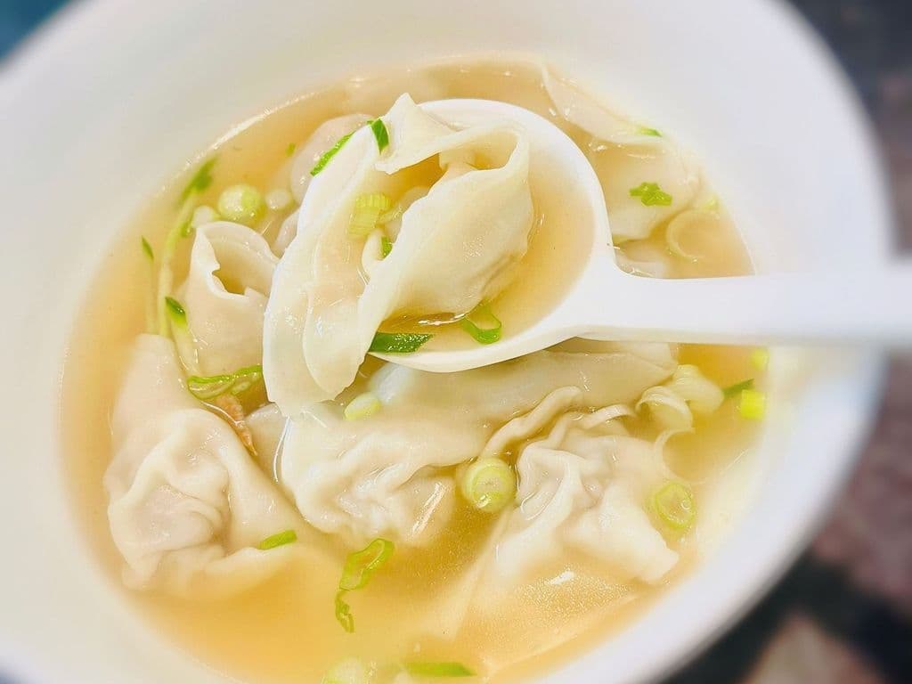 C17. Shanghai Wonton Soup (8 Pcs.) 上海云吞汤
