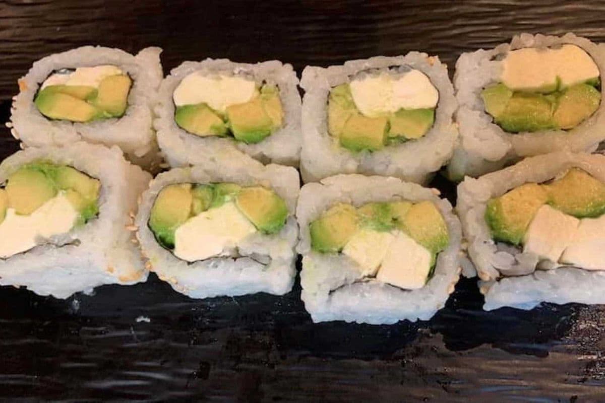 (V) Avocado & Vegan Cream Cheese Roll (8 Pcs)