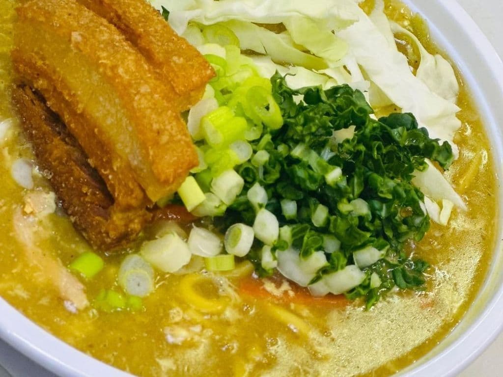 HS. Pancit Lomi with Bagnet & Fishballs