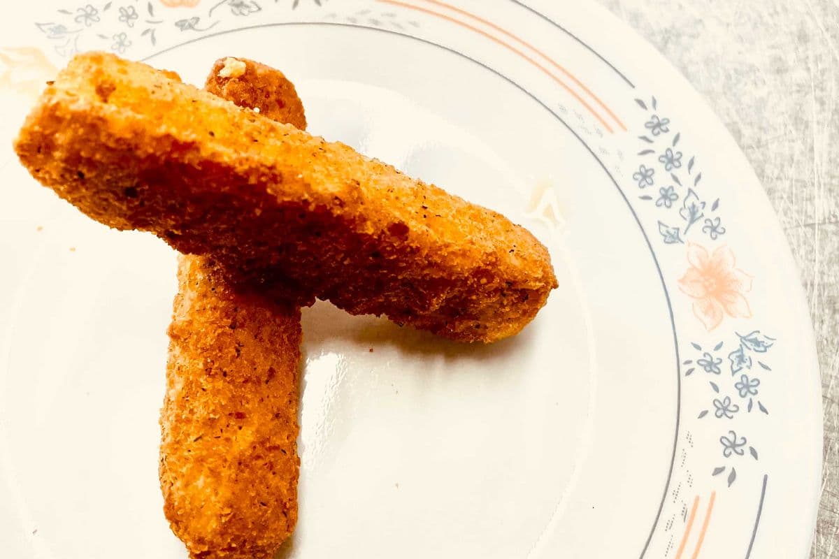 DCS MOZZA STICKS (12) $11