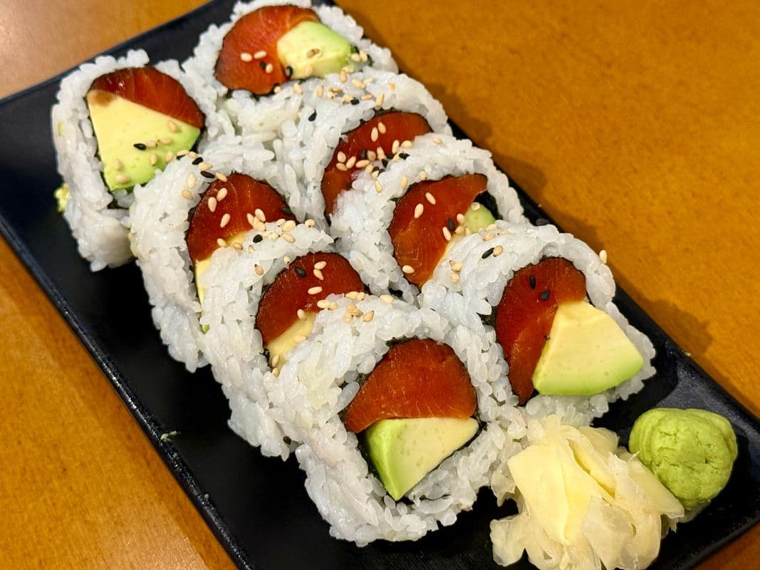 Wild Salmon & Avocado Roll (8pcs)
