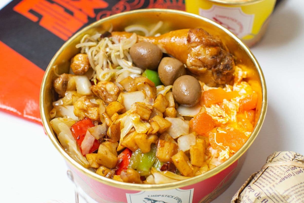 (C3)Stir-Fried Chicken Knee with Lotus Root on Rice 【藕然】 盖码饭(鸡软⻣ 藕丁 高丽菜)