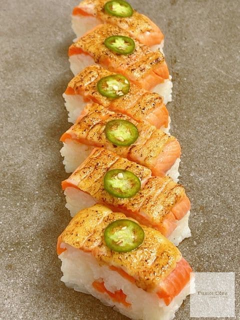 Aburioshi Wild Salmon (6 pcs) / 野生三文鱼炙壽司 (6 pcs)