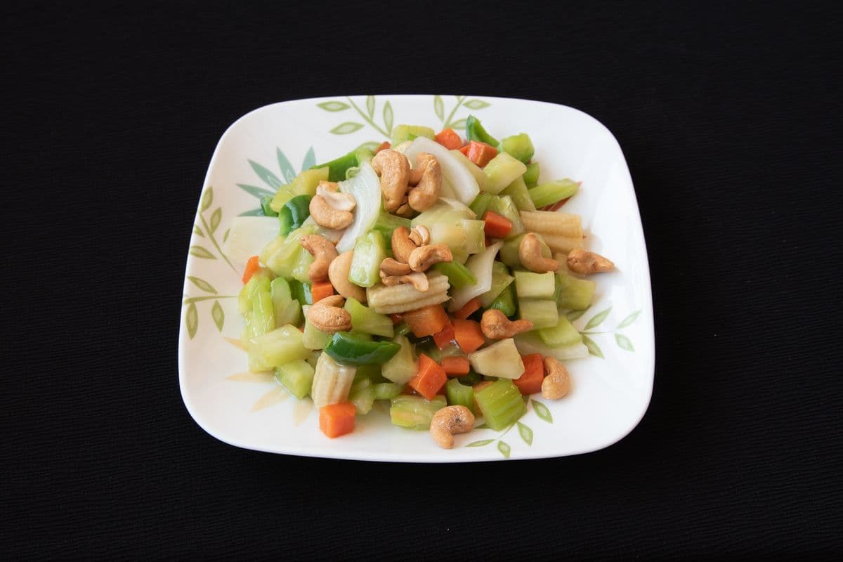 23. Diced Vegetables with Cashew Nuts