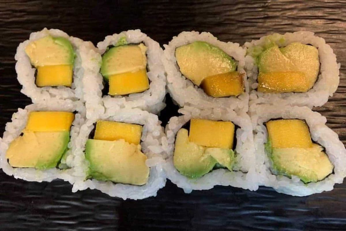 Mango Avocado Roll (8 pcs)