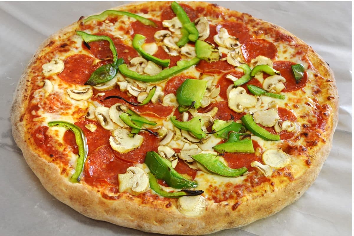 1 X-Large Pizza (3 Toppings & 1 Dip Sauce)