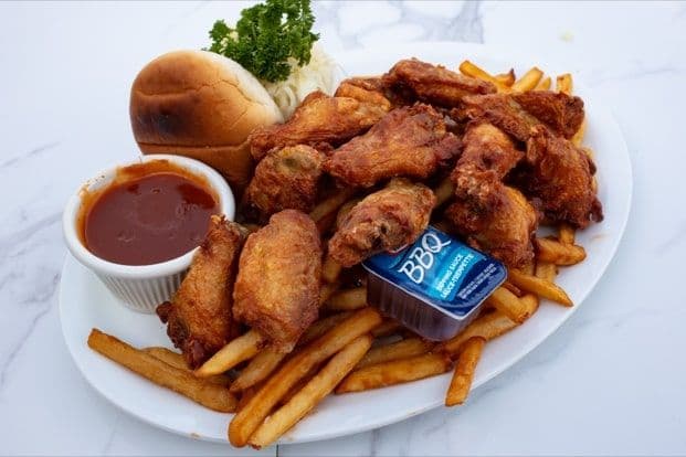 (12) ailes de poulet / Twelve Chicken Wings Meal