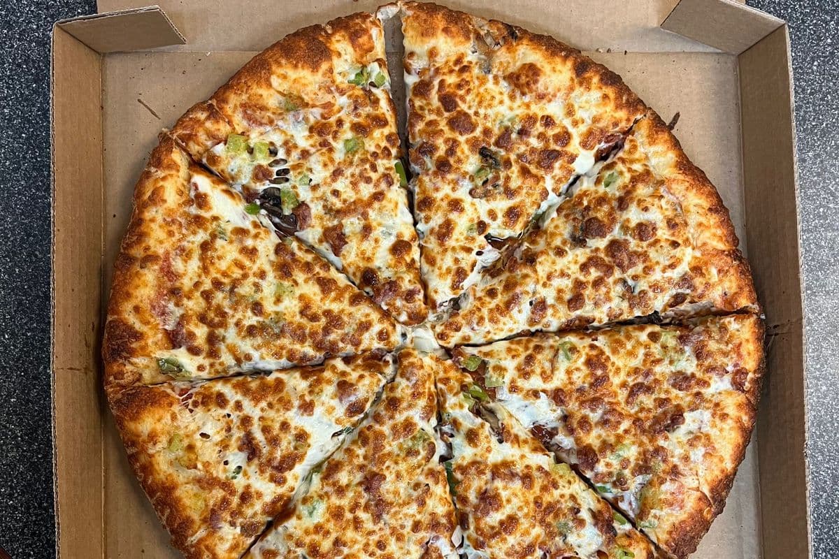 12" Deluxe Pizza