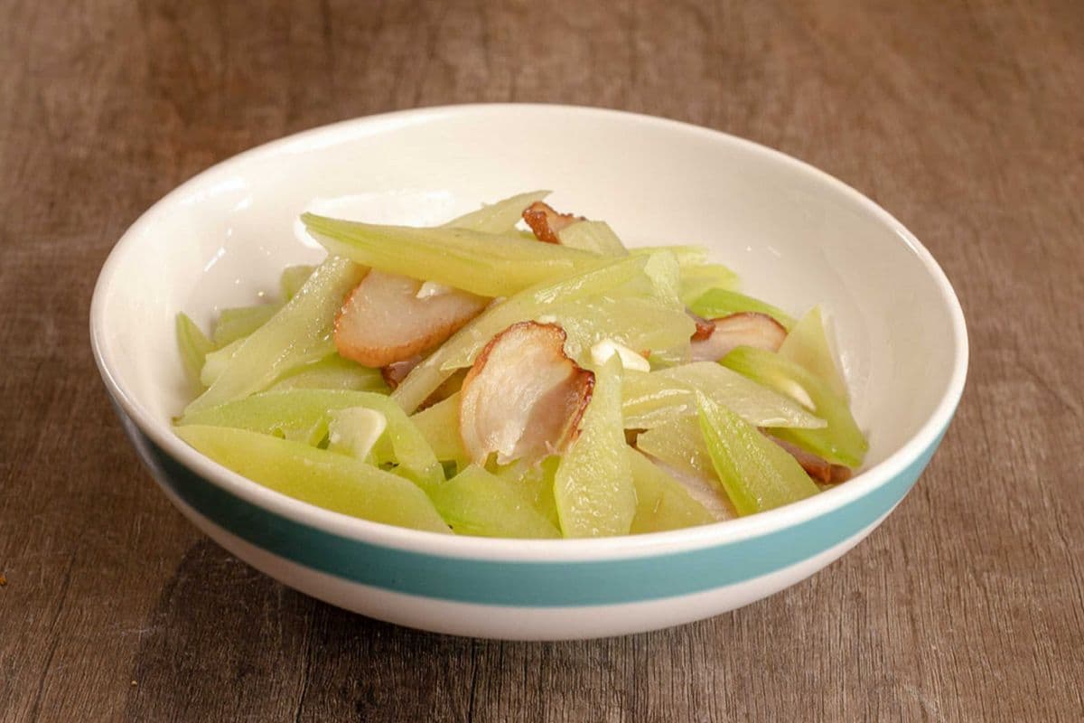 Stir Fried Lettuce with Salty Pork 莴苣炒腊肉