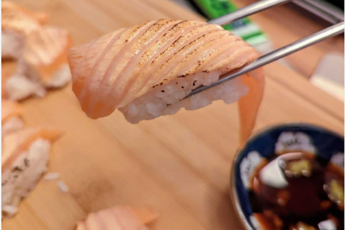 Torched Tuna Sushi (2pcs)