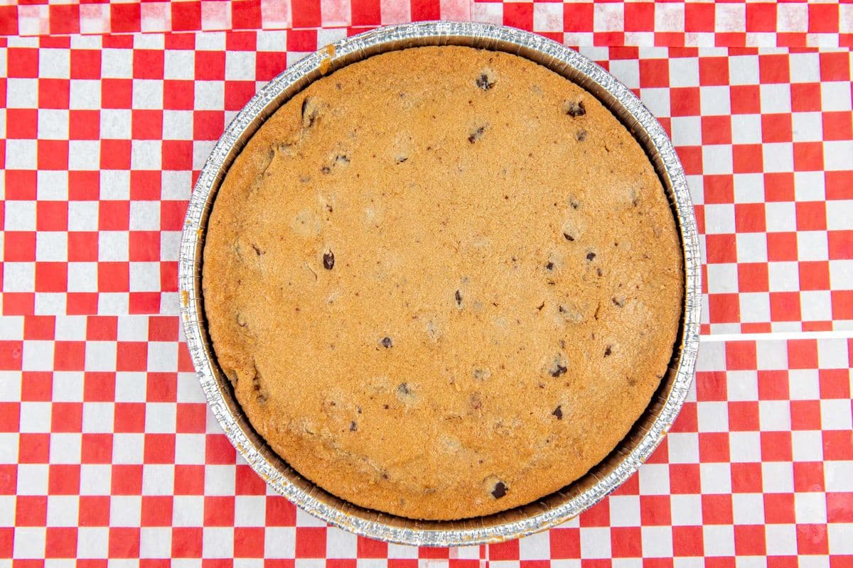 Mega Chocolate Chip Cookie (8 Slices)