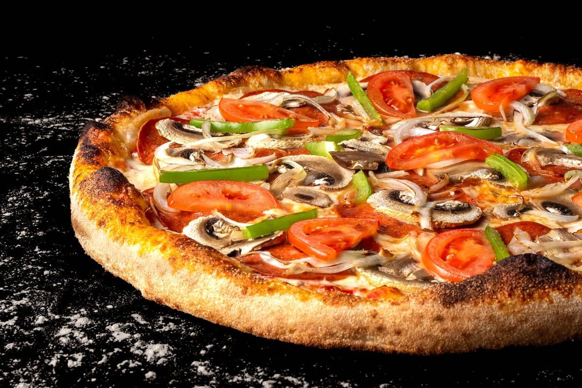 Medium Deluxe Pizza