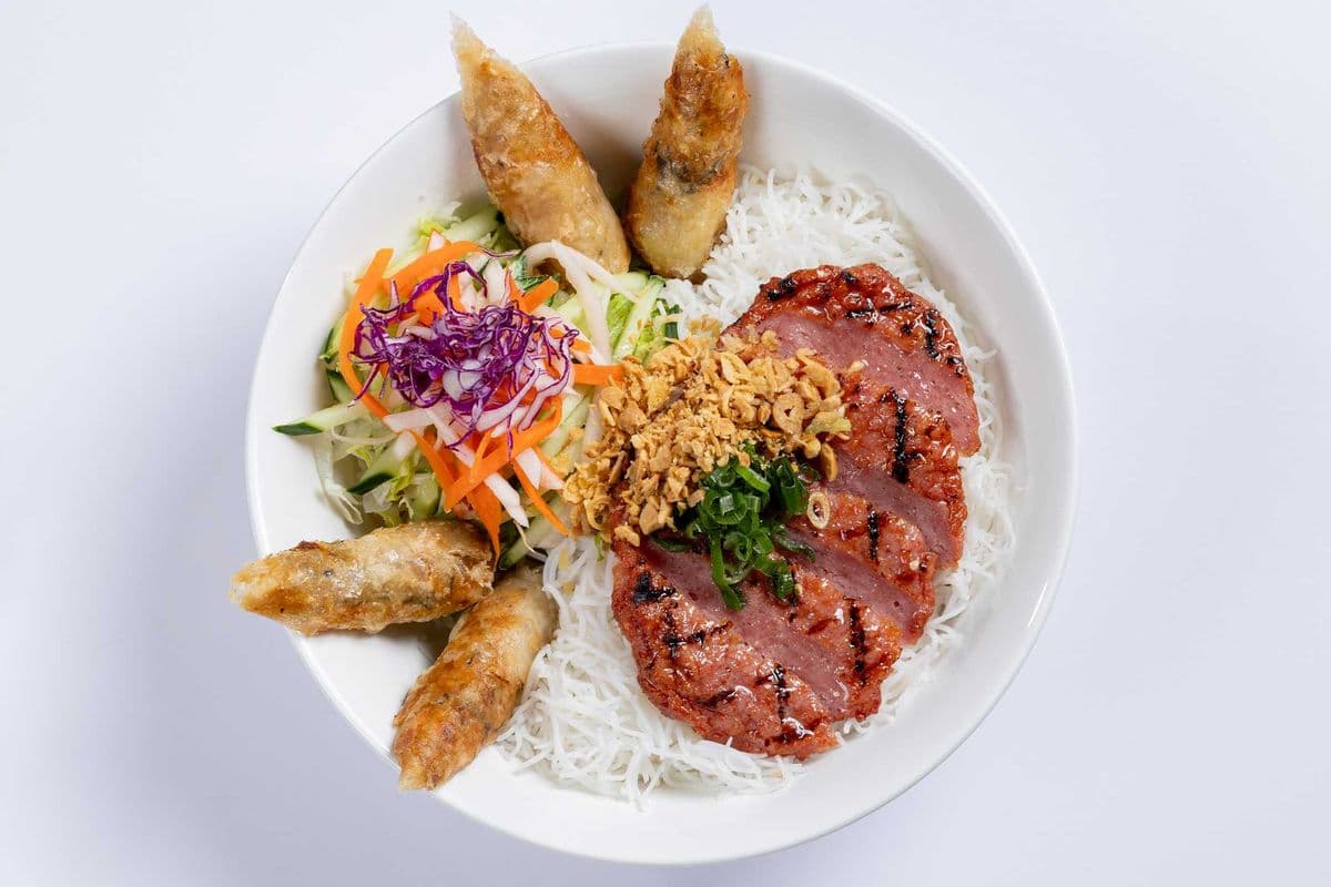 22. Grilled Minced Pork and Spring Rolls / (Bun Nem Nuong va Cha Gio)