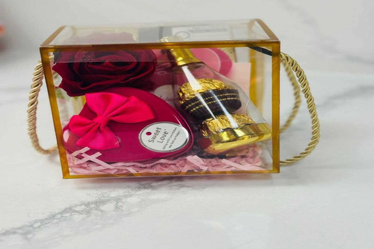 Valentine Hamper with Mini Heart