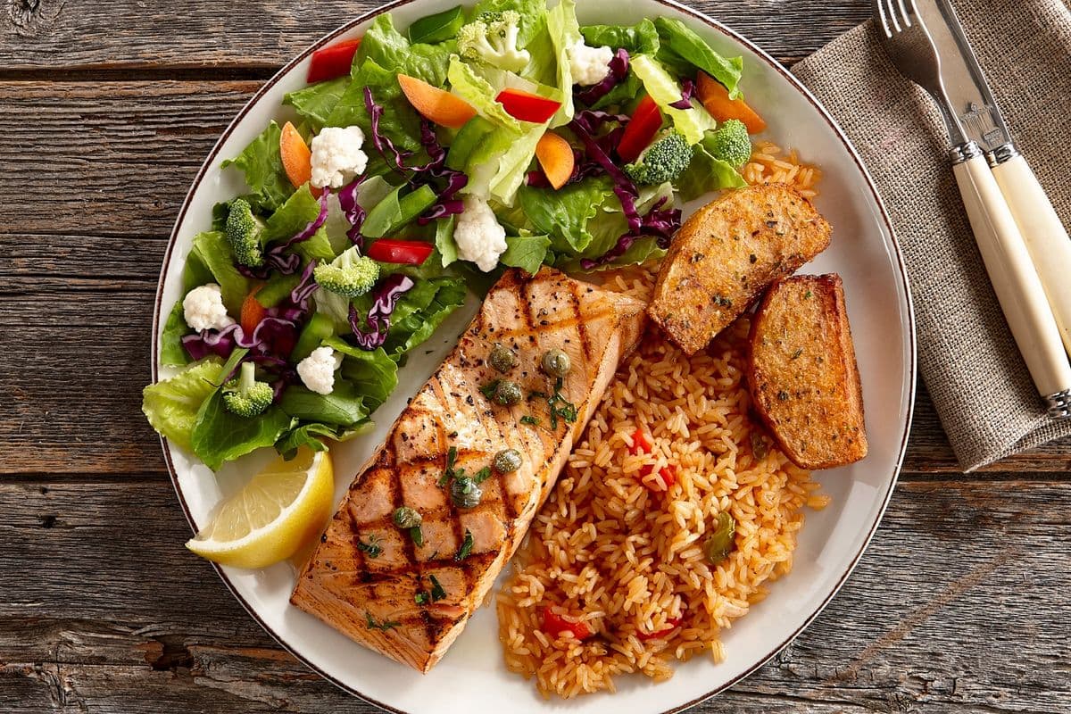 Filet de saumon de L'Atlantique grillé / Grilled Atlantic Salmon Filet