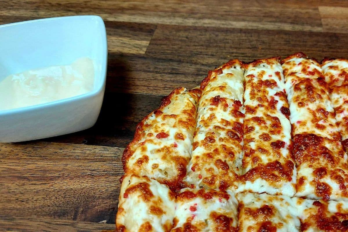 12" Garlic Cheese Finger