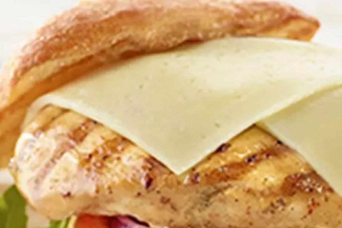 Poulet et havarti / Chicken and Havarti Cheese Sandwich