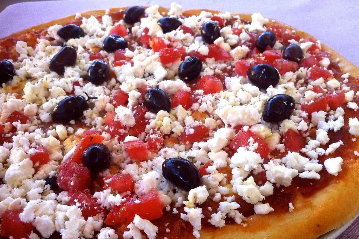 18" Greek Pizza
