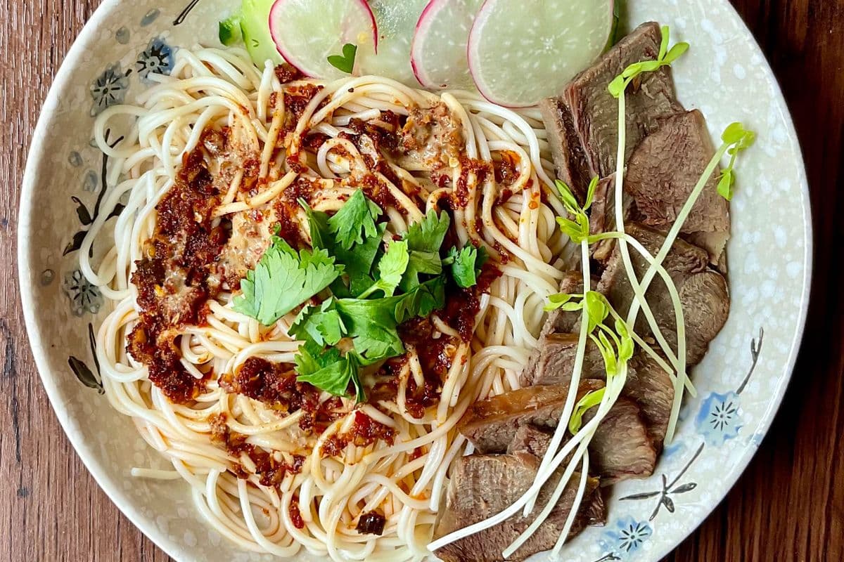 70. Nouilles froides au style Sichuan(avec boeuf)code noodles,sichuan style(with beef)