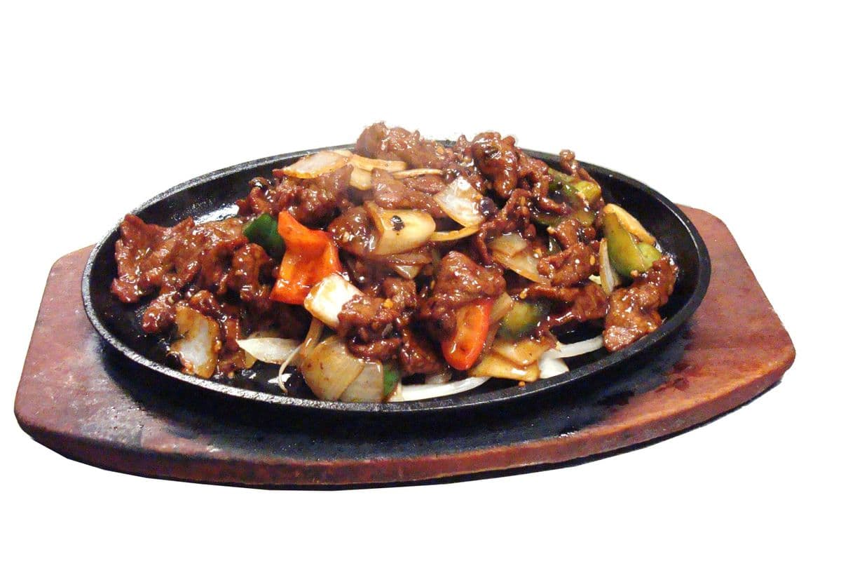 202. Beef with Black Bean Sauce 鐵板豉椒牛肉