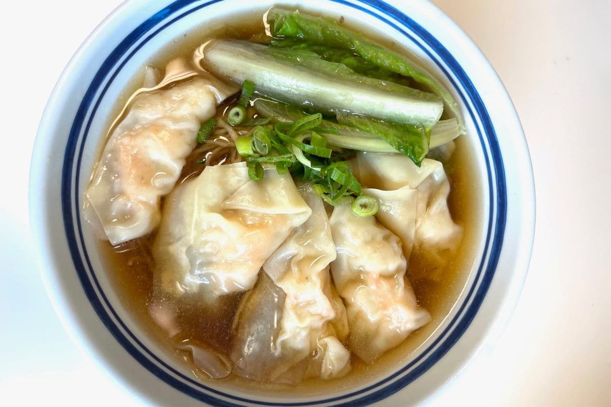 10 - Shrimp Wonton Noodle Soup 雲吞麵