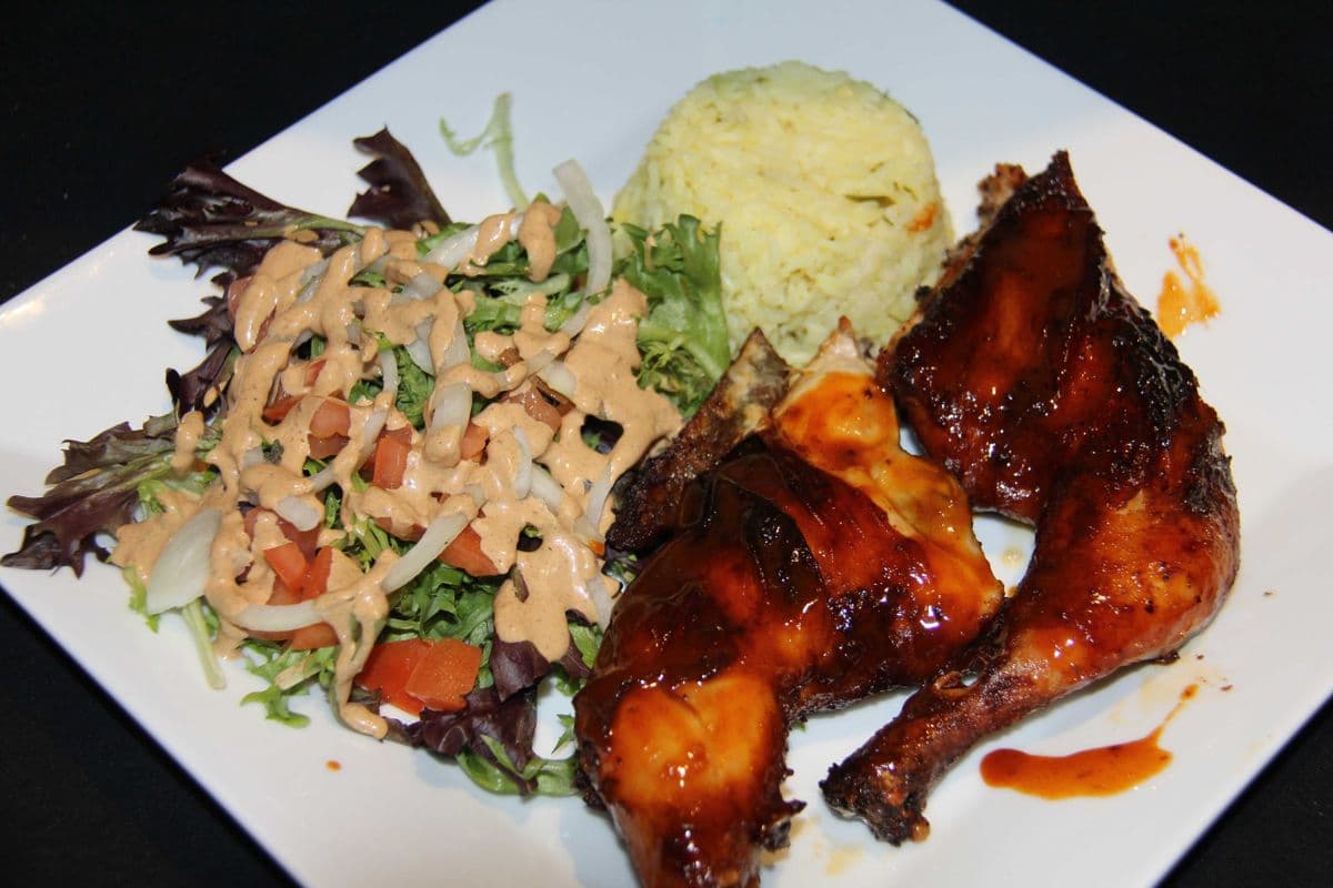Demi poulet - deux cuisses de poulet/ Half Chicken - Two Leg Meal