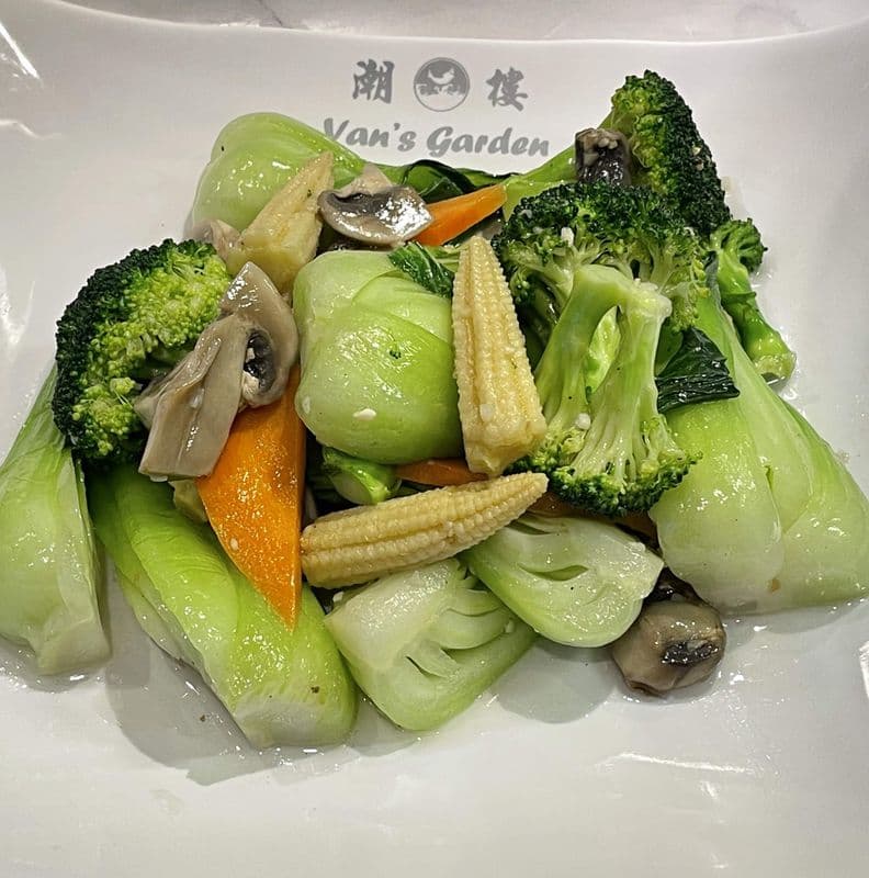 Sautéed Mixed Vegetables in Garlic Sauce / 蒜蓉雜菜.
