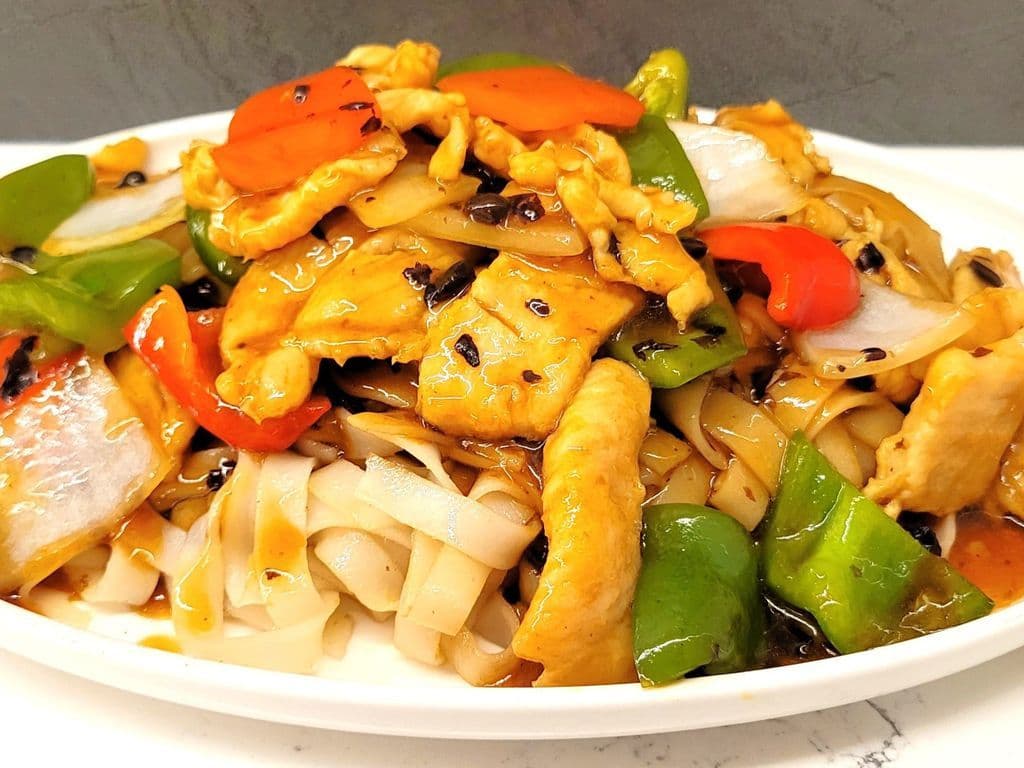 N16c Black Bean Sauce Chicken Fried Rice Noodle 豉汁雞肉炒河