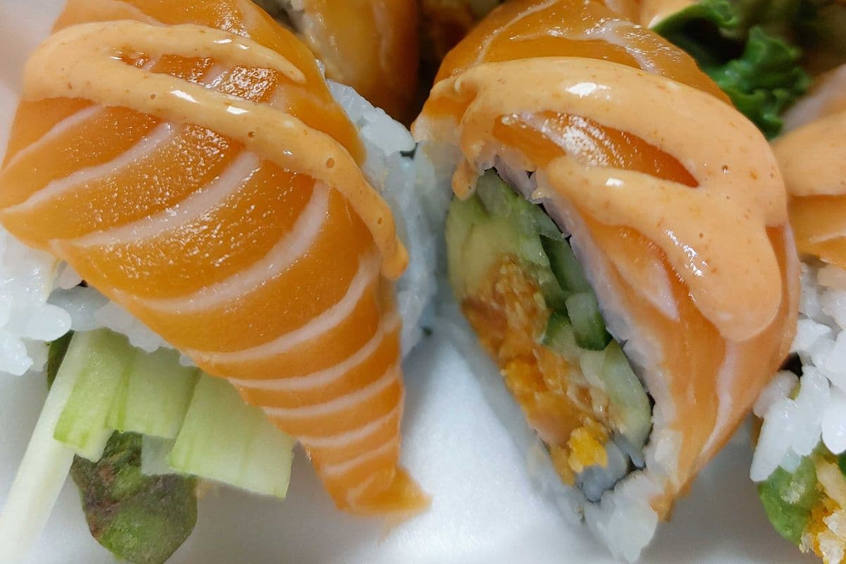 43.Salmon Lover Roll (5 pcs)