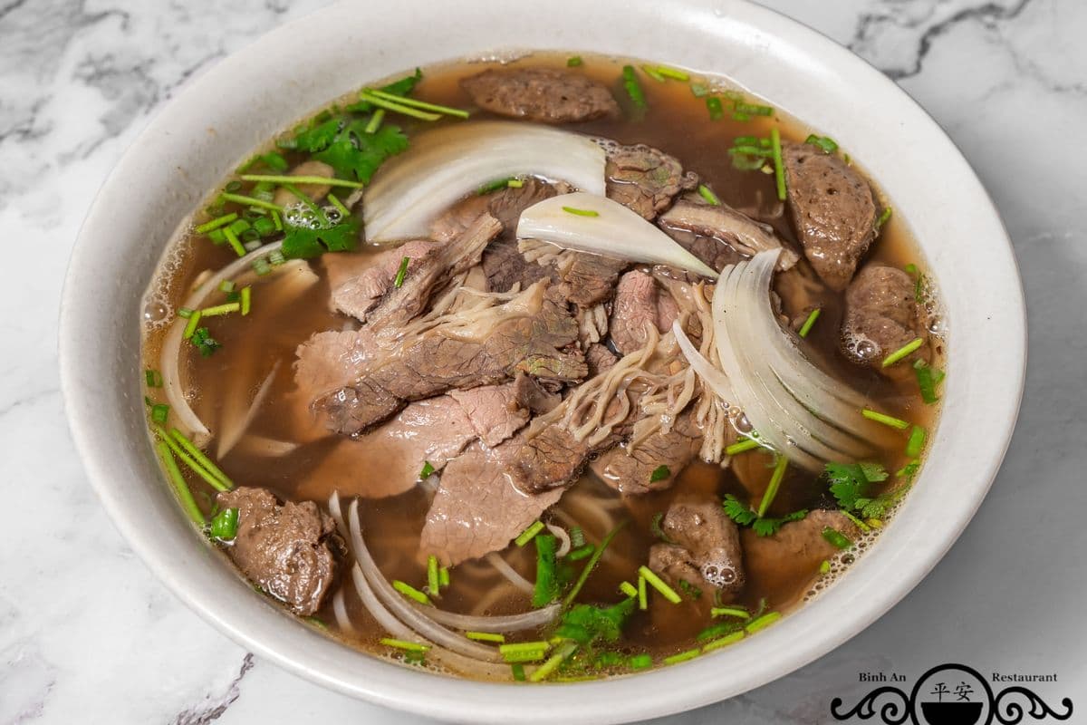 101. Deluxe Beef Rice Noodle Pho Soup
