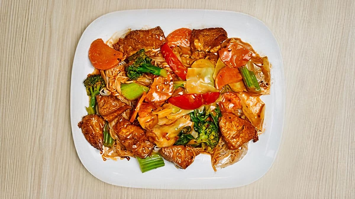 50P. Peanut Sate Stir-Fried Meat & Vegetables